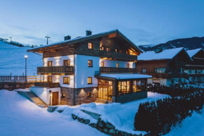 Serviced Luxury Chalet Evi, Ski-in Ski-out